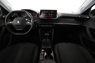 Interior frontal de la cabina desde el asiento trasero