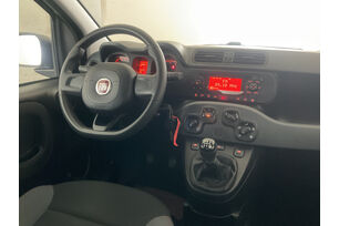 Interno lato guidatore, dal sedile posteriore