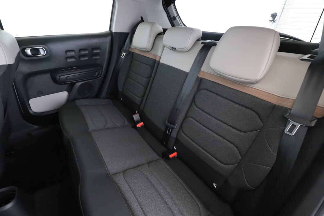 Intérieur sièges arrière depuis le côté conducteur