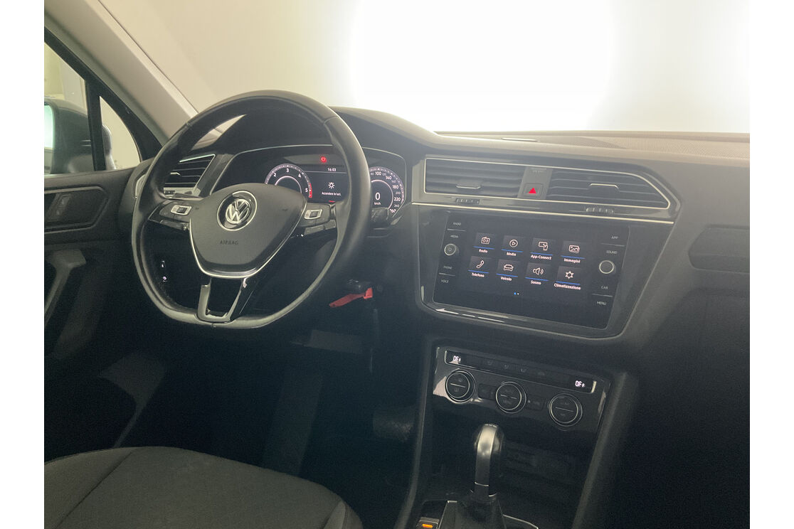 Interno lato guidatore, dal sedile posteriore