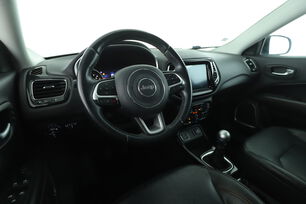 Intérieur côté conducteur 2