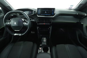 Intérieur avant de l'habitacle depuis le siège arrière