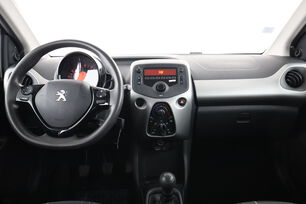 Intérieur avant de l'habitacle depuis le siège arrière