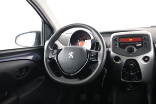 Intérieur côté conducteur depuis le siège arrière