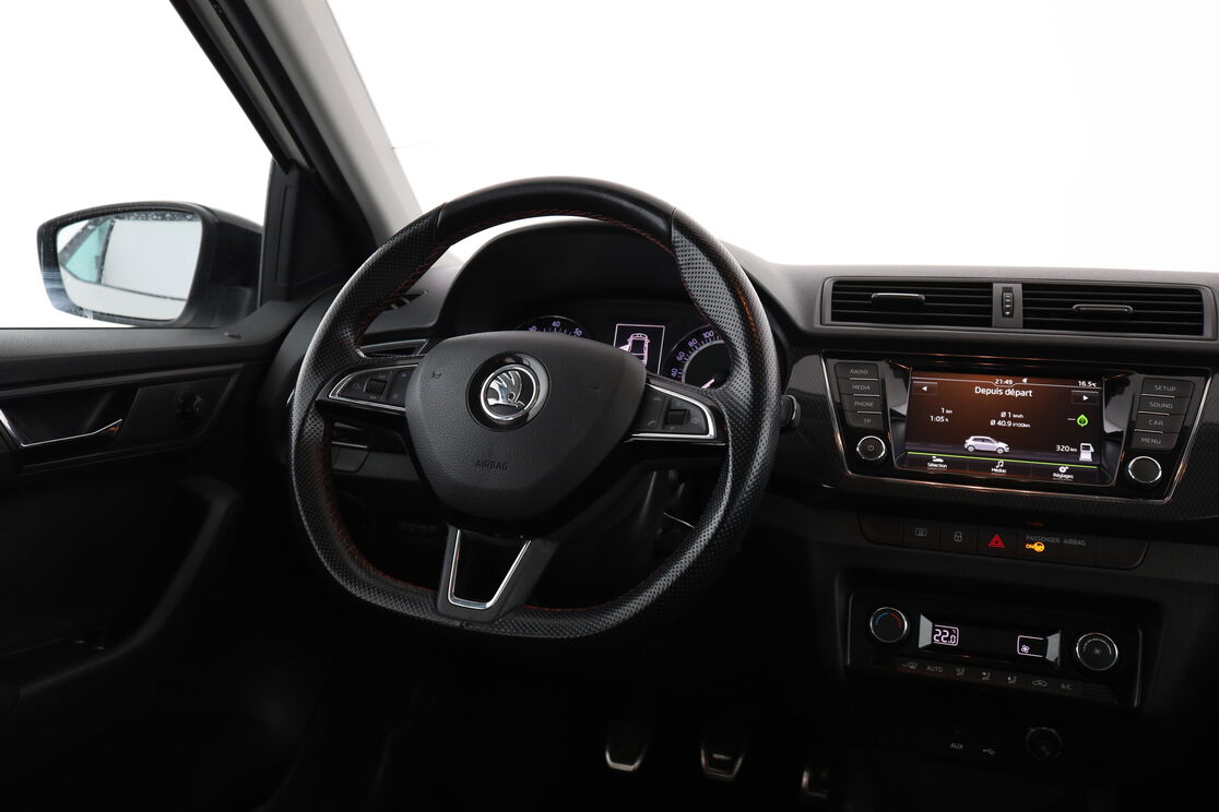 Intérieur côté conducteur depuis le siège arrière