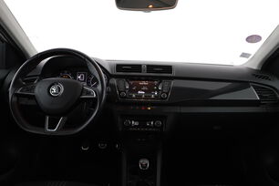 Intérieur avant de l'habitacle depuis le siège arrière