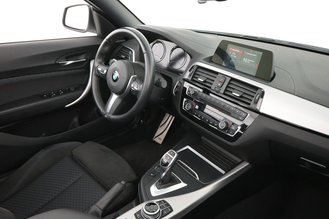 Intérieur côté conducteur depuis le siège arrière