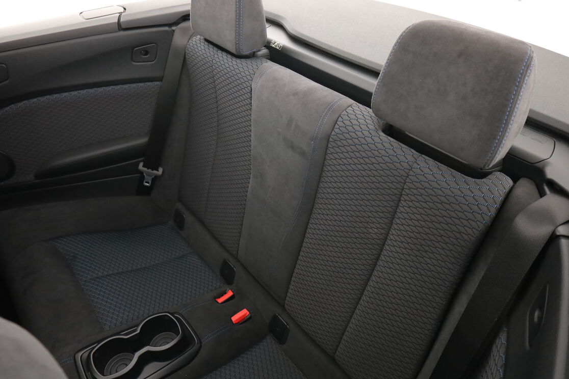 Intérieur sièges arrière depuis le côté conducteur