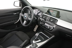 Intérieur côté conducteur depuis le siège arrière