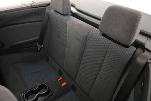Intérieur sièges arrière depuis le côté conducteur