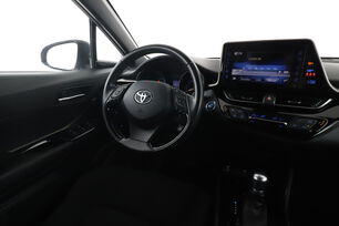 Interior lado del conductor desde el asiento trasero