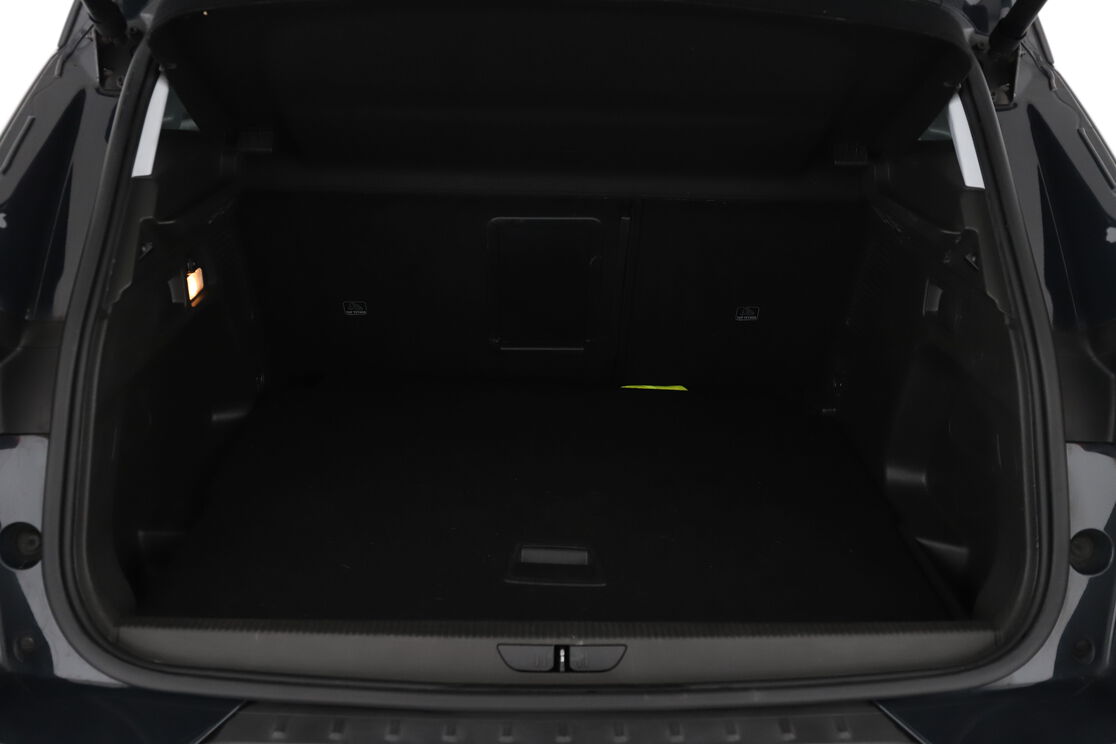 carDetails.imgAlt.interior.9