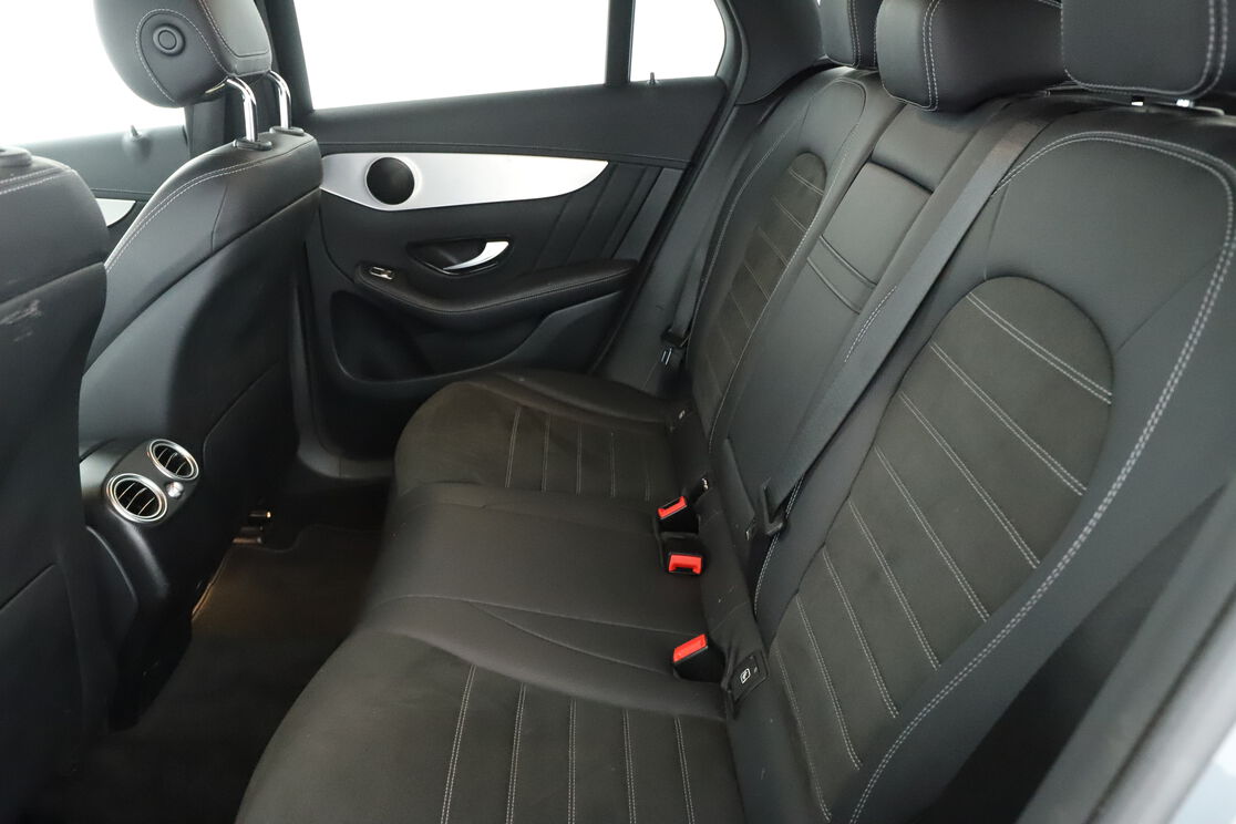 Intérieur sièges arrière depuis le côté conducteur