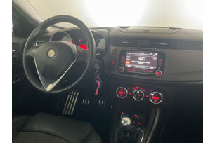 Interno lato guidatore, dal sedile posteriore