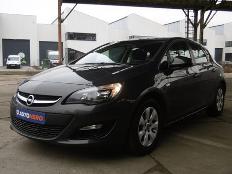 Opel Astra 1.6 SIDI Turbo dashboard