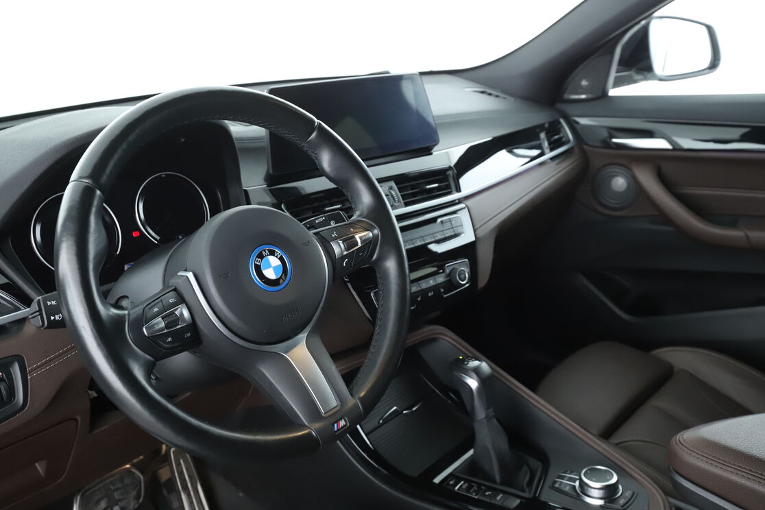 Innenraum auf der Fahrerseite 2