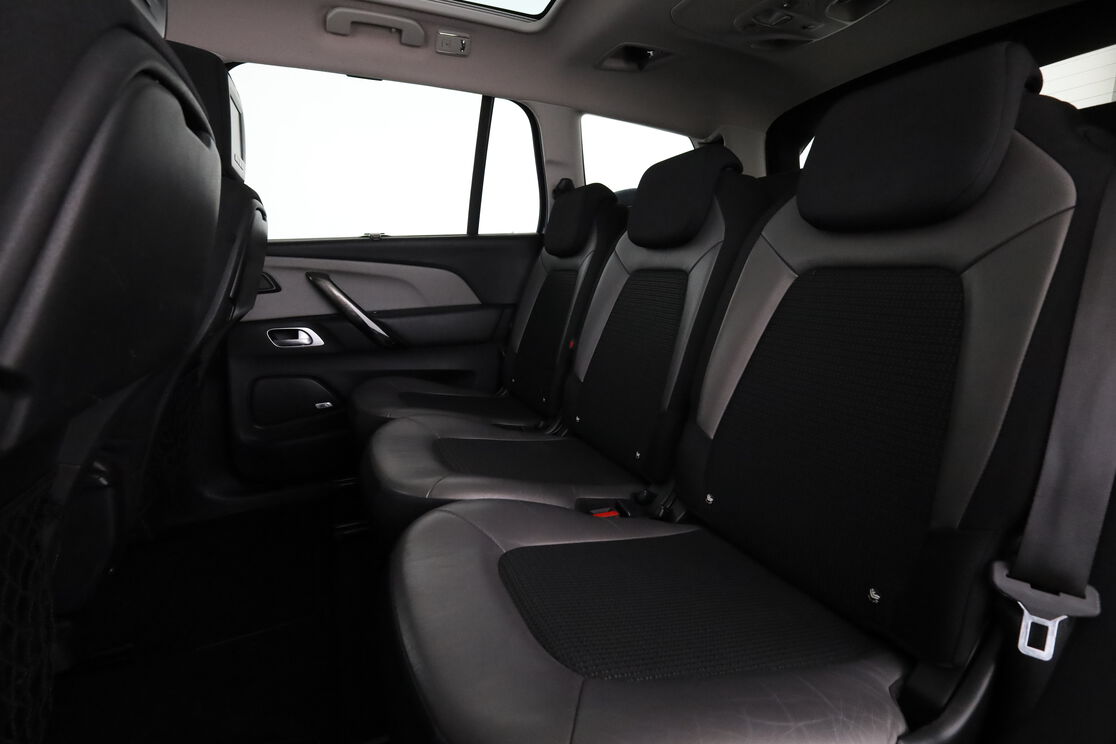 Intérieur sièges arrière depuis le côté conducteur