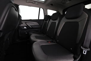 Intérieur sièges arrière depuis le côté conducteur