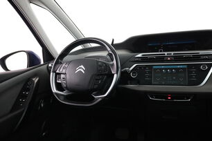 Intérieur côté conducteur depuis le siège arrière