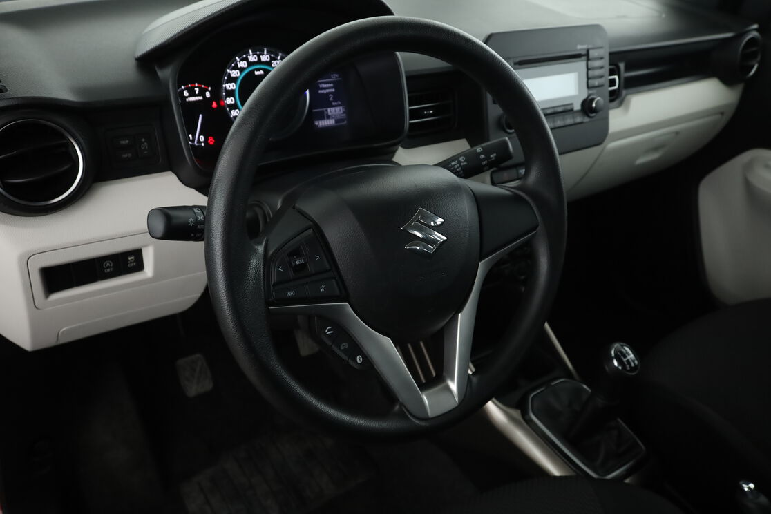 Intérieur côté conducteur 2