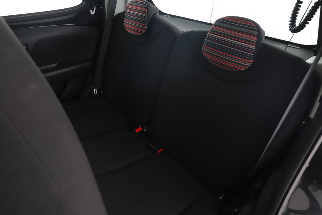 Intérieur sièges arrière depuis le côté conducteur