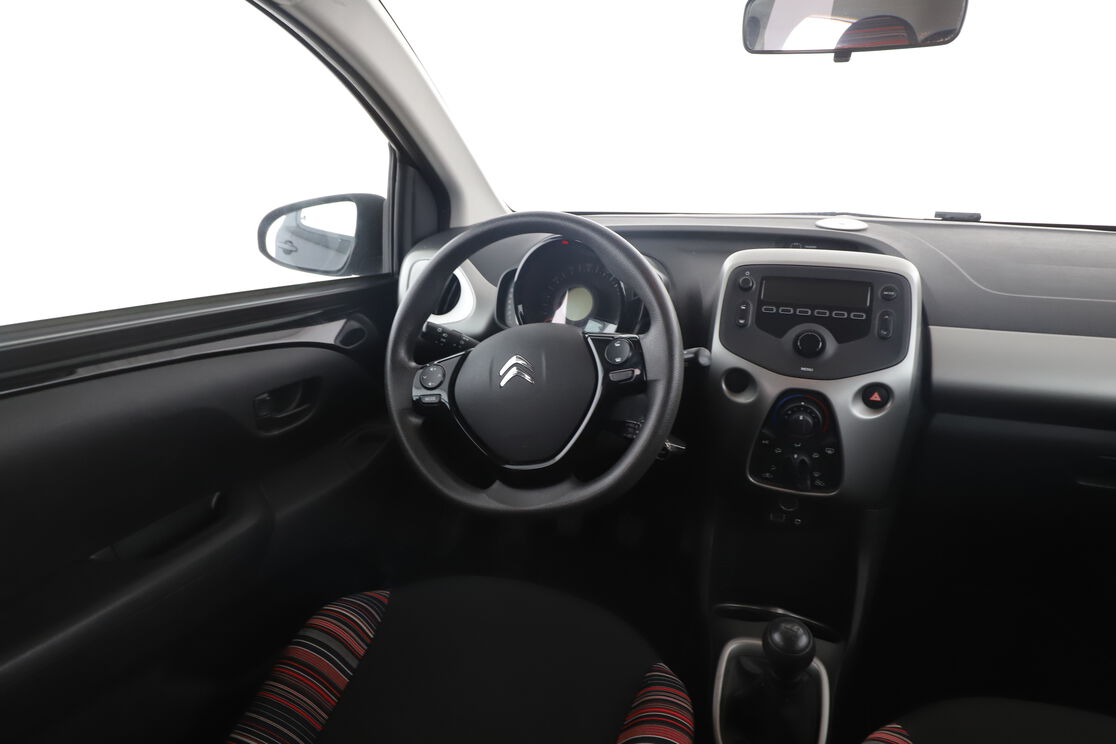 Intérieur côté conducteur depuis le siège arrière