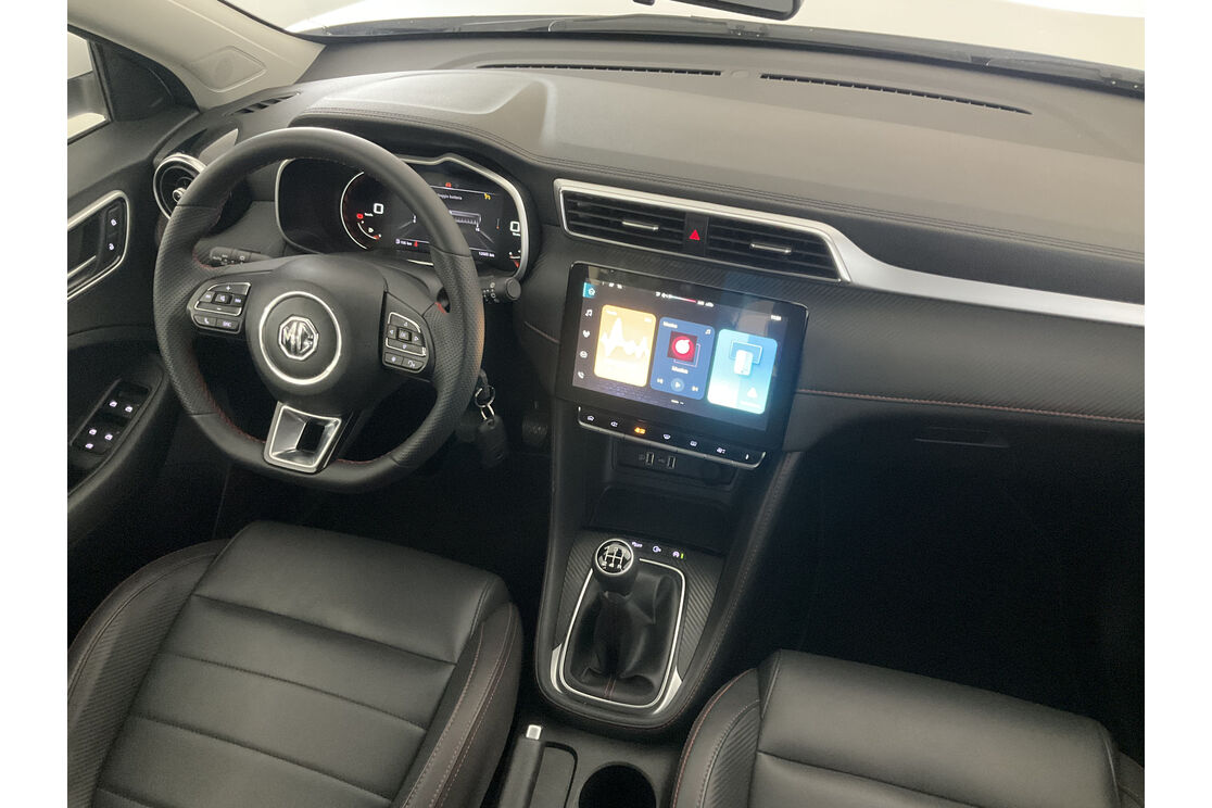 Interno lato guidatore, dal sedile posteriore