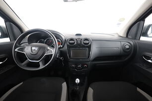 Intérieur avant de l'habitacle depuis le siège arrière