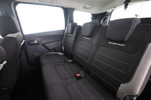 Intérieur sièges arrière depuis le côté conducteur