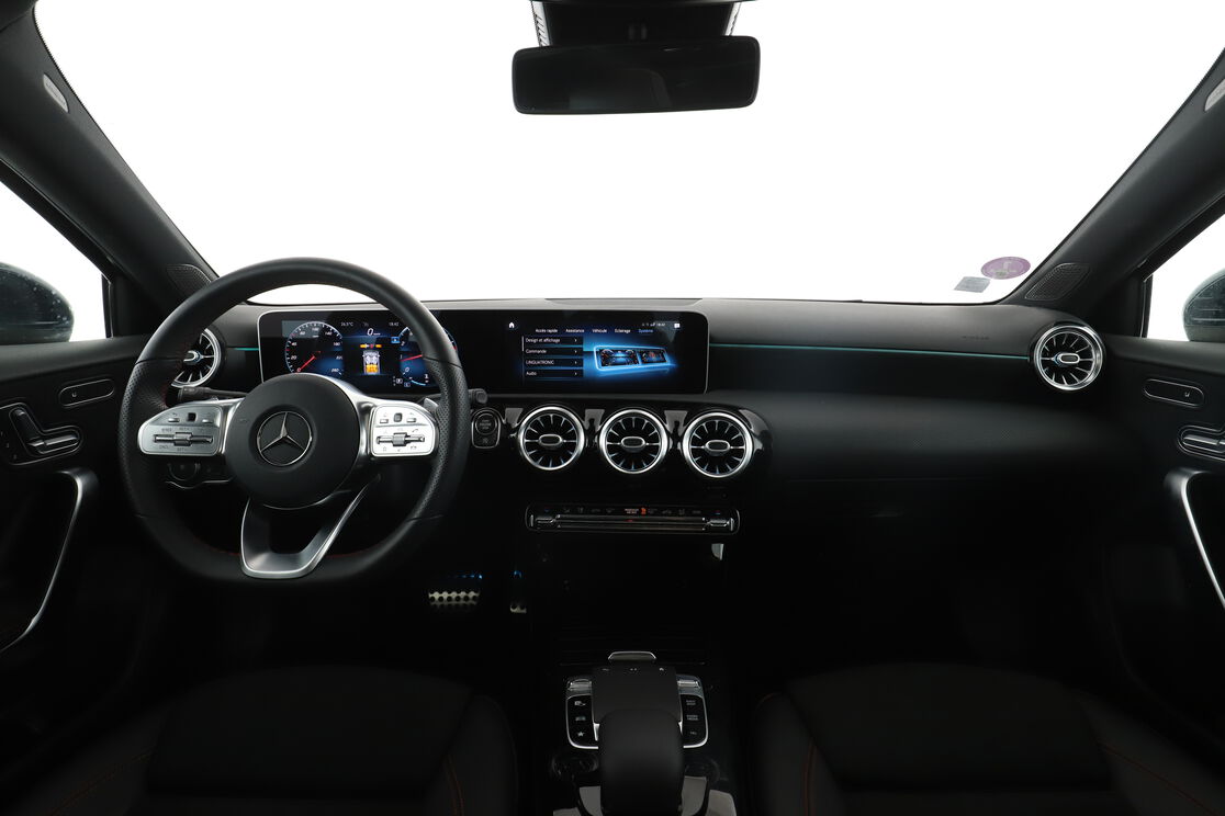 Intérieur côté conducteur depuis le siège arrière