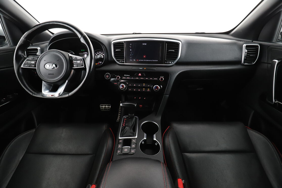 Främre interiör sett från baksätet