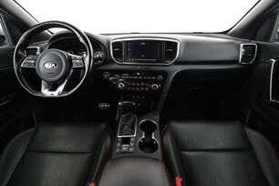 Främre interiör sett från baksätet