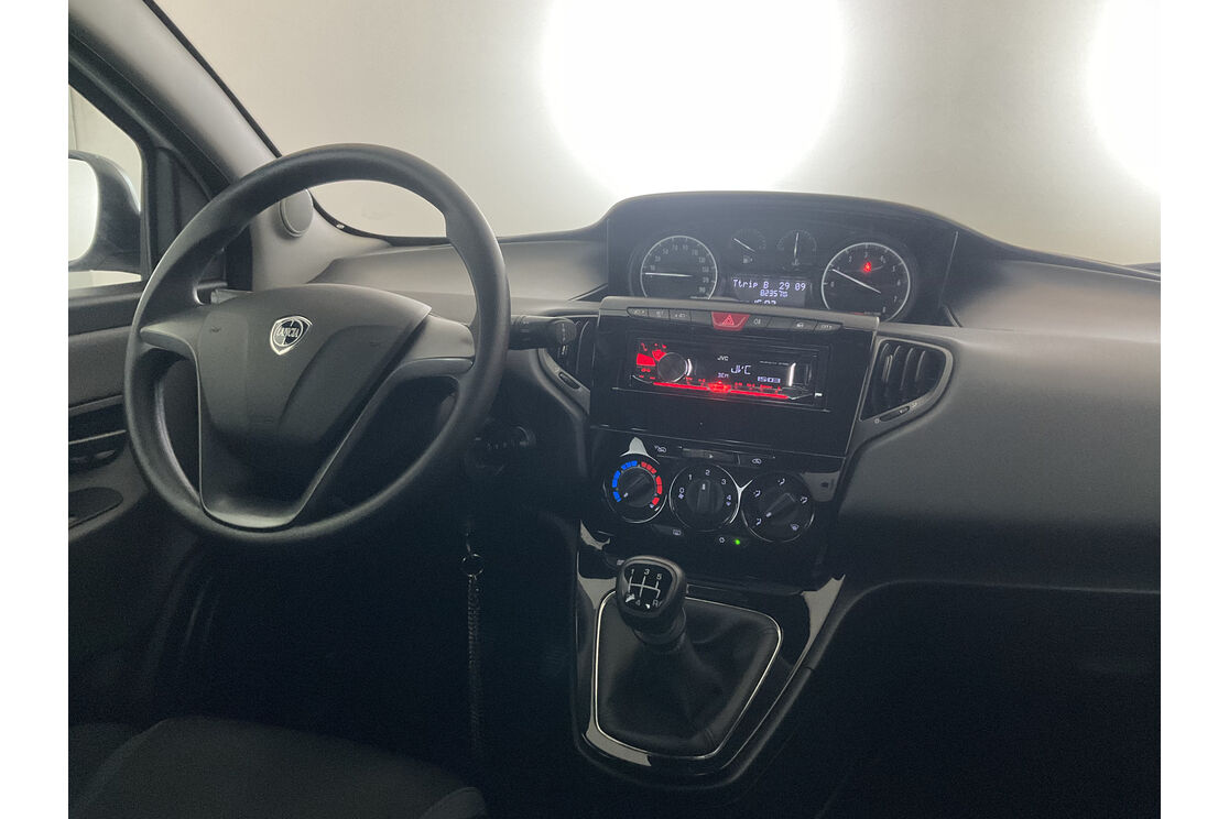 Interno lato guidatore, dal sedile posteriore