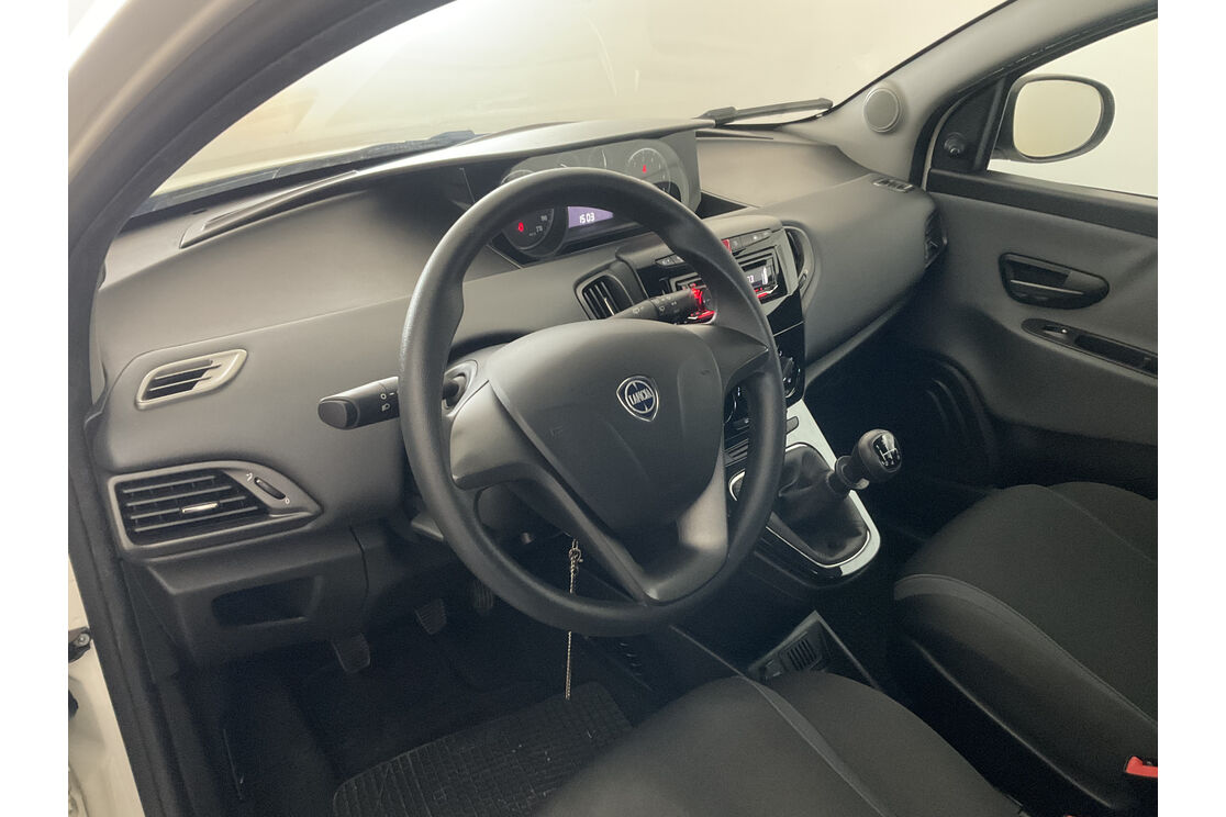 Interno lato guidatore 2