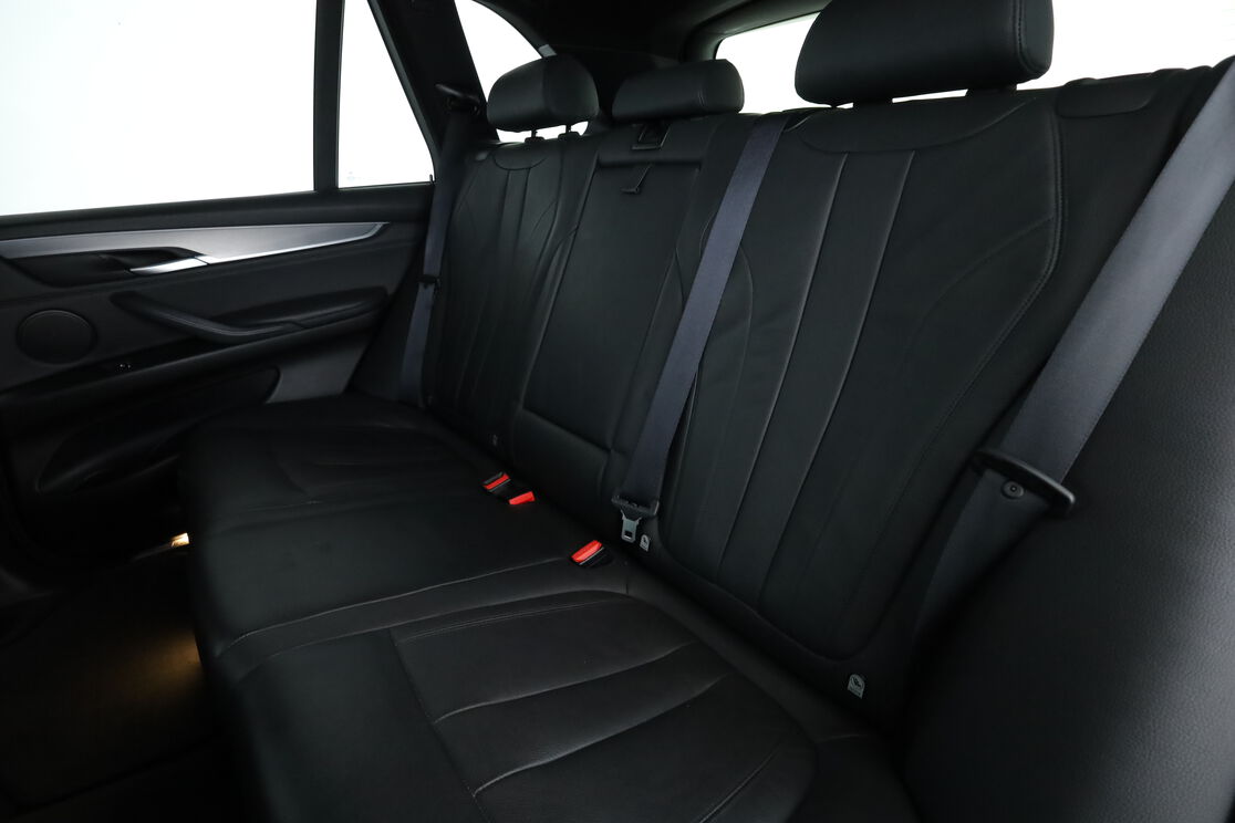 Intérieur côté conducteur depuis le siège arrière