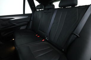 Intérieur côté conducteur depuis le siège arrière