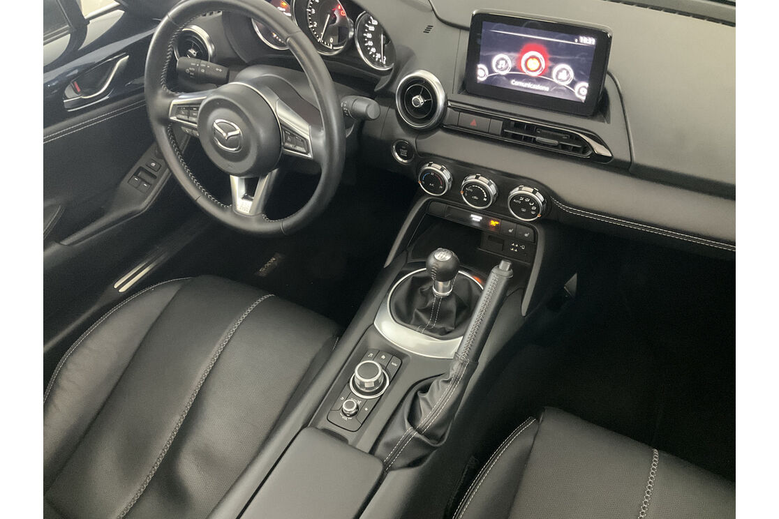 Interno lato guidatore, dal sedile posteriore