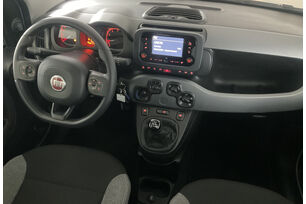 Interno lato guidatore, dal sedile posteriore