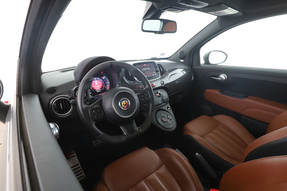 Intérieur côté conducteur 2
