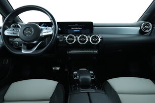 Intérieur avant de l'habitacle depuis le siège arrière