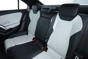 Intérieur sièges arrière depuis le côté conducteur