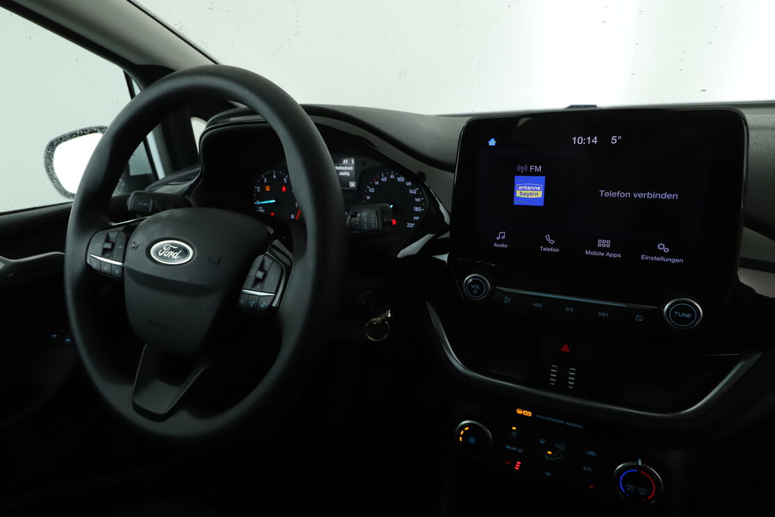 Innenraum der Fahrerseite vom Rücksitz