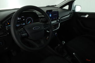 Innenraum auf der Fahrerseite 2