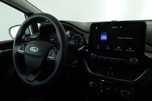 Innenraum der Fahrerseite vom Rücksitz