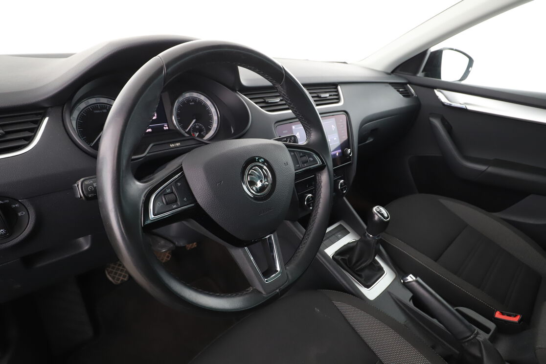 Intérieur côté conducteur 2