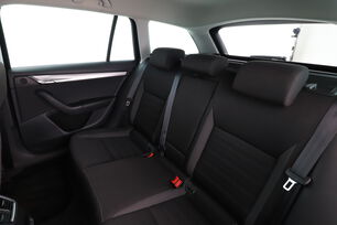 Intérieur côté conducteur depuis le siège arrière