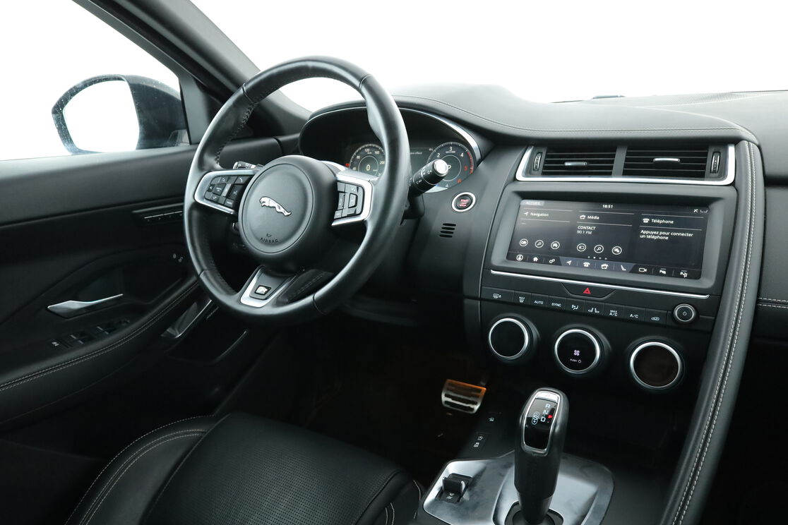 Intérieur côté conducteur depuis le siège arrière