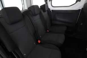 Interior asientos traseros lado del conductor