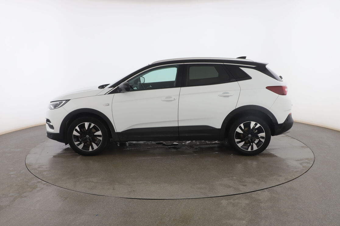 Exterior lado izquierdo