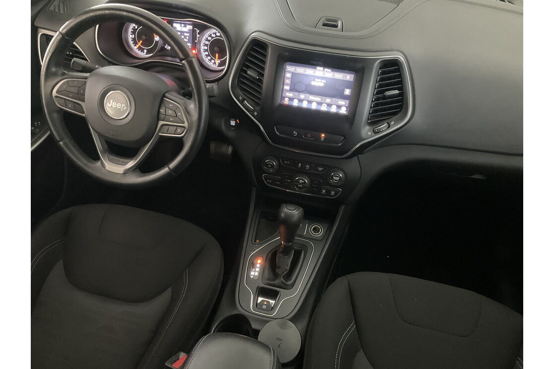Interno lato guidatore, dal sedile posteriore